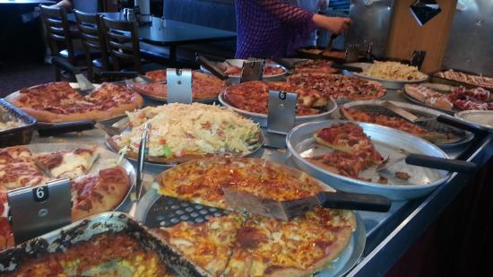 Does Pizza Hut Have a Buffet: Exploring Dining Options at Your Favorite Spot