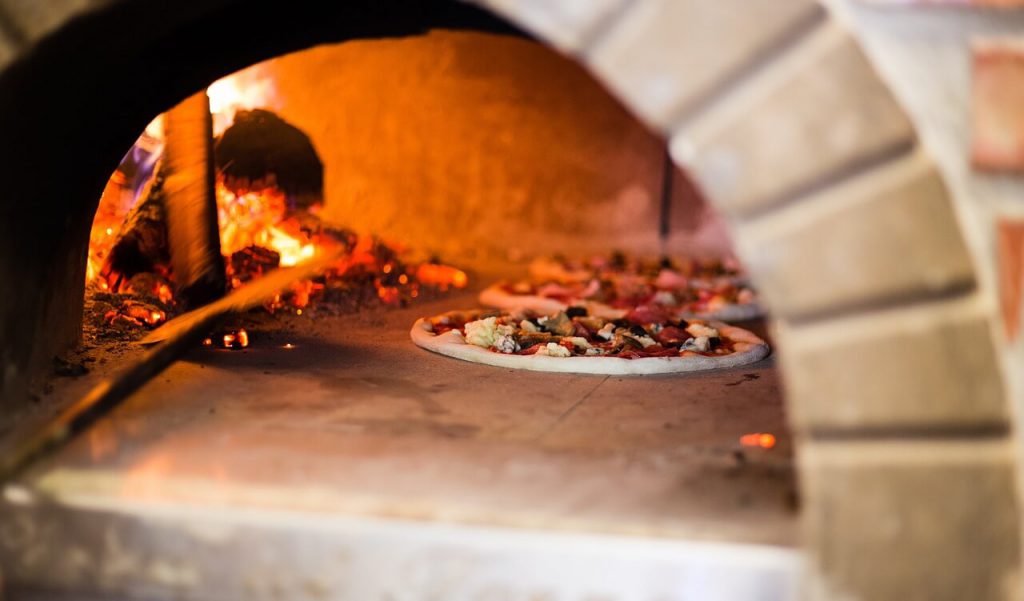 Wood Fired Pizza: Traditional Taste, Modern Charm